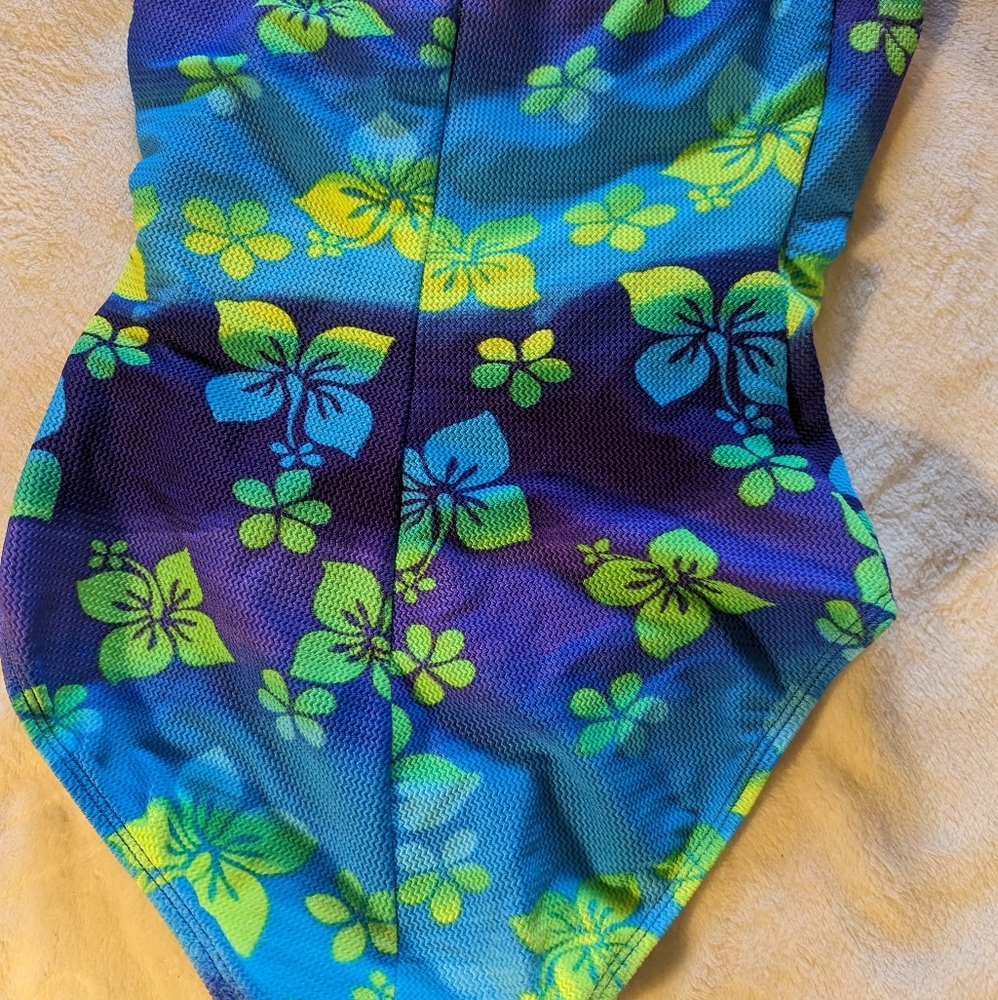 Bathing Suit - Picture 2 of 6